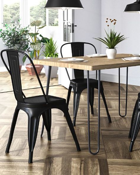 Tolix Chairs Dining Room, Black Dining Chairs Metal, Black Cesca Chair Dining Room, Oak Dining Table Black Metal, Chaise Polypropylene Salle A Manger, Chaise Cesca B32, Trailer House, Tolix Chair, House Redo