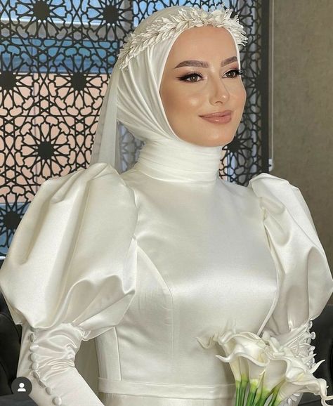 Hijab Bride Dress, Glowing Bridal Makeup, Wedding Dresses Hijab, Wedding Dress Hijab, Wedding Hijab Styles, Bridal Hijab Styles, Wedding Dress Blue, Outfit Muslim, Bride Hijab