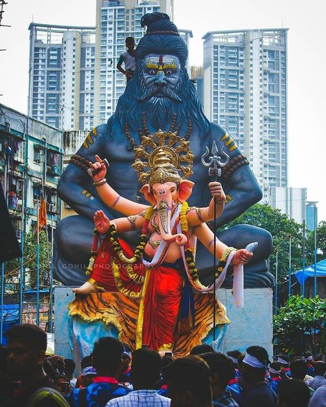 #ganeshutsav2018 Mumbai. Feature? Use #ophsurat Source Mumbai Ganpati Photography, Ganpati Photography, Mumbai Ganpati, Birthday Banner Background Hd, Durga Ji, Ganpati Bappa Photo, Alphabet Tattoo Designs, Ganesh Lord, Hd Dark Wallpapers