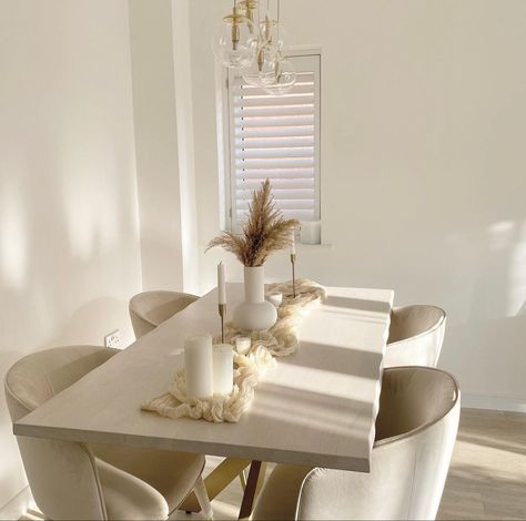 White Dining Table Set Up, Minimalist Apartment Dining Room, Minimalist Dining Room Apartment, Small Dining Room Cabinet, Beige Dinner Table, Dinning Room Decor Ideas, Apartment Dining Room Decor, Dining Room Cabinets, Beige Dining Room