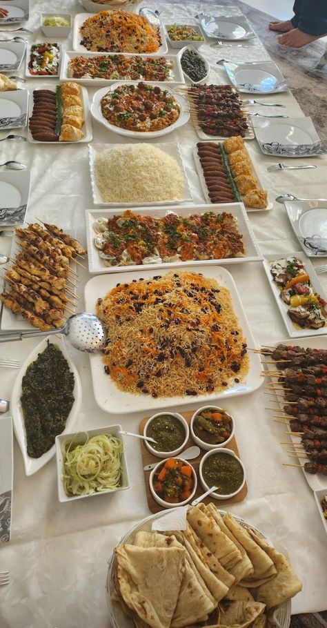 Afghanistan Food, Different Types Of Food, Amazing Food Platters, Food Set Up, Catering Ideas Food, Food Displays, Ramadan Recipes, Buffet Food, Food Recepie