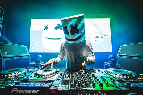 Fortnite Marshmello, Dj Pics, Clock Drawings, Walker Wallpaper, Basic Aesthetic, Edm Dj, Bass Boosted, Noah Cyrus, Dj Photos