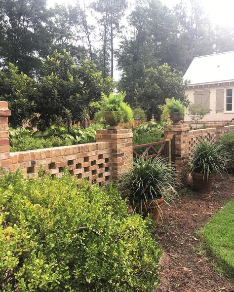 1,381 Likes, 34 Comments - James Farmer (@jamestfarmer) on Instagram: “Loving my side yard view into the back garden. As with Interior Design, Garden Design is a series…” Interior Design Garden, Fence Around Pool, James Farmer, Brick Pillars, Brick Fence, Front Fence, Front Yard Garden Design, Formal Garden, Art Deco Home