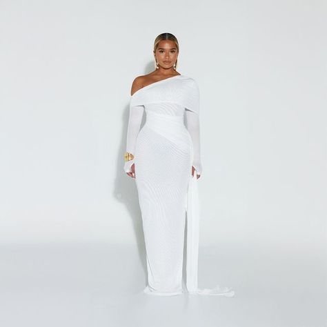 BBXBRAND on Instagram: "Our best selling white maxi! The Verella is the perfect, clean staple for your wardrobe!" White And Black Outfits For Women, White Outfit Black Women, Gala Outfits For Women, All White Outfit Black Women, Dresses For Engagement, White Birthday Dress, Graduation Outfits For Women, Actress Dress, White Off The Shoulder Dress