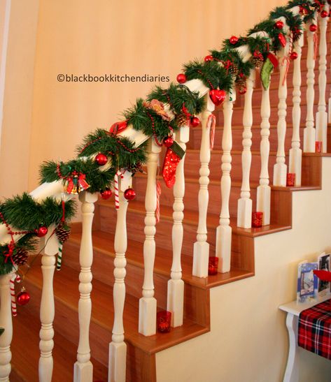 Christmas banister Christmas Banister, Christmas Stairs Decorations, Christmas Staircase Decor, Artificial Xmas Trees, Green Tinsel, Christmas Stairs, Christmas Staircase, Christmas Tree Branches, Green Garland