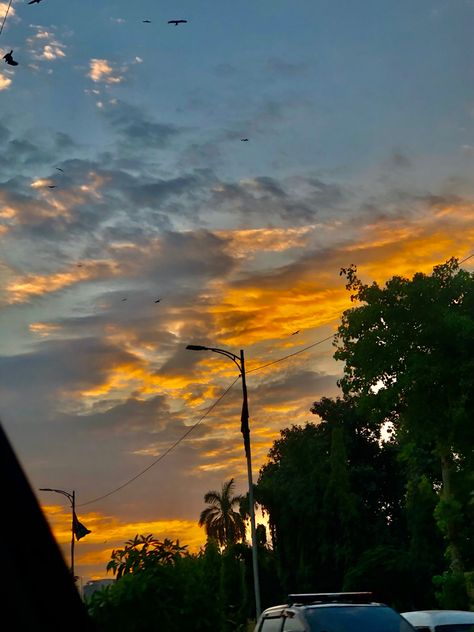 Yellow Aesthetic Sky, Golden Sky Aesthetic, Yellow Sunset Aesthetic, Yellow Sky Aesthetic, Golden Hour Sky, Unseen Beauty, Sunset Yellow, Yellow Sky, Sky Pictures