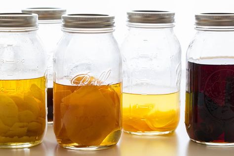 Homemade Extract recipes Homemade Flavorings, Extracts Homemade, Extract Recipes, Homemade Extracts, Diy Extracts, Banana Extract, Cute Labels, Cinnamon Extract, Easy Recipes For Breakfast