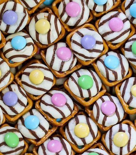 Holiday Desserts Easter, Pretzel Kisses, Pretzel Hugs, Easter Pretzel, Peanut Butter Eggs Recipe, Peanut Butter Easter Eggs, Spring Candy, Peanut Butter Truffles, Carrot Cake Cookies