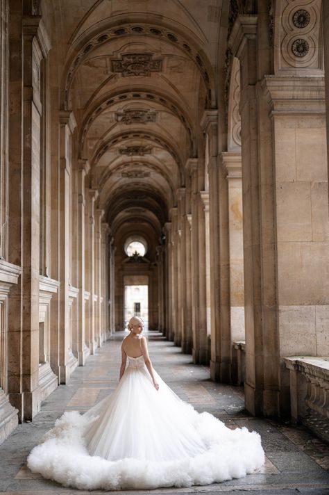 Sophisticated and timeless elegance in this Parisian elopement via Magnolia Rouge Parisian Elopement, Parisian Bride, Aspen Colorado Wedding, Accessories Hairstyles, Paris Hair, Parisian Wedding, Bridal Styles, Photo Awards, Paris Wedding