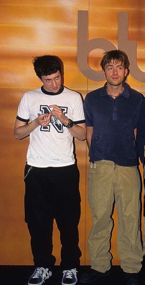 Damon And Graham, Blur Band, Graham Coxon, Oasis Band, 90s Fashion Men, Band Outfits, Outfits Retro, 90s Fashion Grunge, Damon Albarn