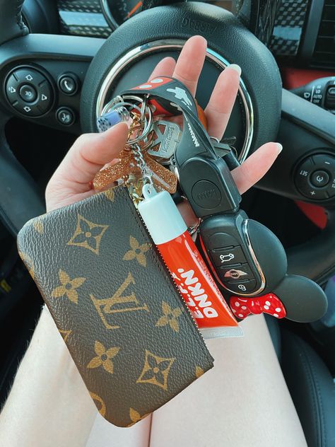 Lv Wallet Keychain, Purse Wallet Aesthetic, Car Keys Keychain Ideas With Wallet, Louis Vuitton Wallet Aesthetic, Louis Vuitton Key Pouch Aesthetic, Wallet Keychain Aesthetic, Wallet And Keys Aesthetic, Key Lanyard Aesthetic, Cute Car Keys Aesthetic