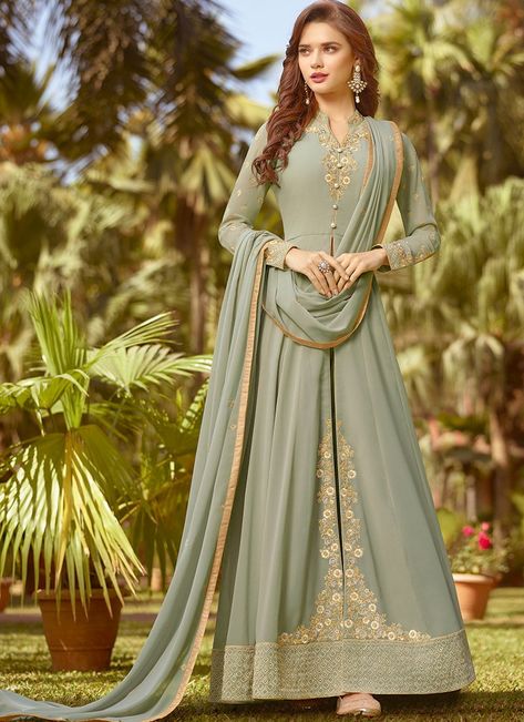 Abaya Wedding, Green Abaya, Gujrati Wedding, Designer Anarkali Suits, Anarkali Salwar, Dress Models, Abaya Style, Couture Gown, Edwardian Dress