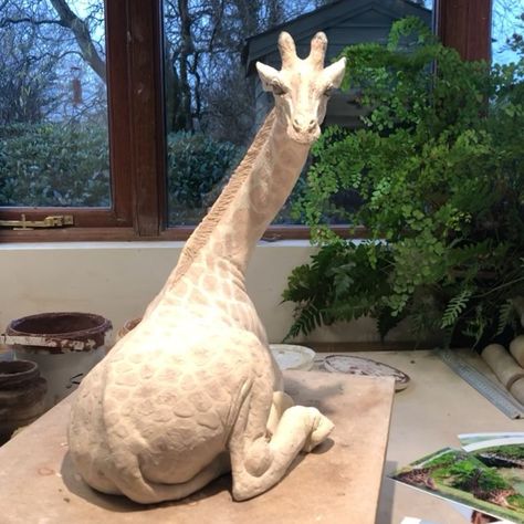 Ceramic Sculpture Artists, Giraffe Sculpture, Leg Anatomy, Sculpture Inspiration, Artist Study, Pottery Lamp, Hand Building, The Giraffe, Animal Sculpture