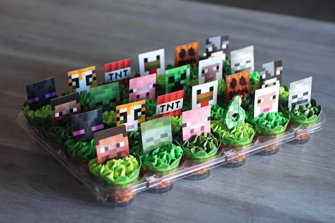 Minecraft Cupcakes 2021 Minecraft Birthday Cupcakes, Minecraft Cupcakes Ideas, Minecraft Cupcake Cake, Minecraft Cake Cupcakes, Cupcakes Minecraft, Minecraft Cupcake, Pastel Minecraft, Diy Minecraft Birthday Party, Minecraft Cookies