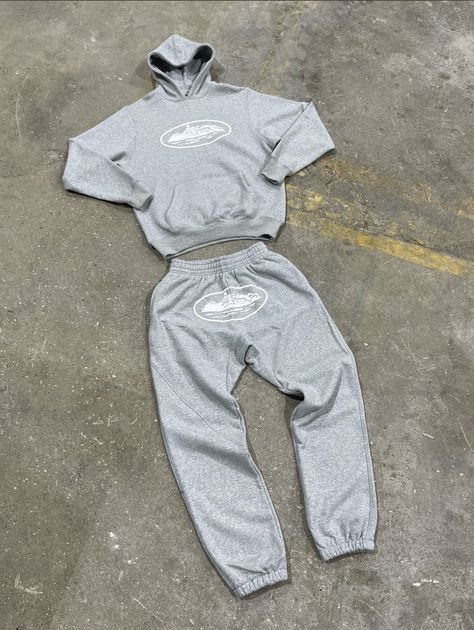 Grey Hoodie Outfit Men, Crtz Rtw, Hoodie Outfit Men, Grey Tracksuit, Drippy Outfit, Hijabi Fits, Cold Fits, Brand Ideas, Street Fashion Men Streetwear