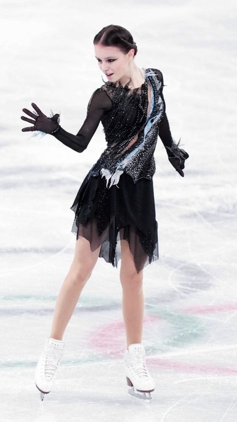 Anna Shcherbakova figure skater White Figure Skating Dress, Anna Sherbakova, Anna Scherbakova, Skater Outfit, Ice Skating Costumes, Figure Skating Competition Dresses, Ice Skating Outfit, Russian Figure Skater, Anna Shcherbakova