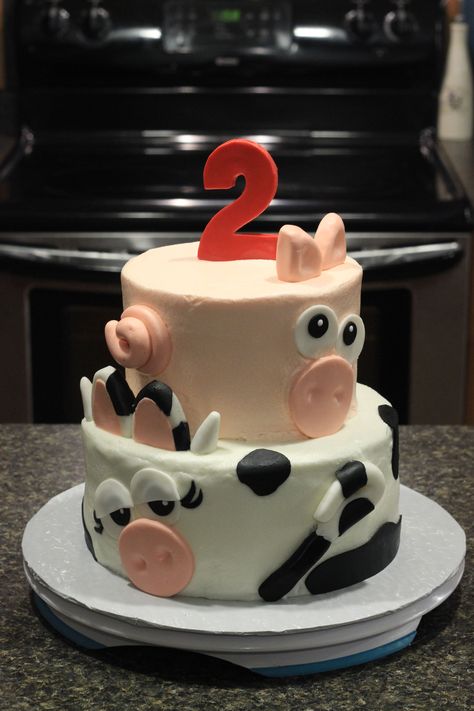 Pig and cow birthday cake Cow And Pig Cake, Pig Cake Ideas, Cow Birthday Cake, Pig Cakes, Pig Cake, Cow Birthday, Second Birthday, Cute Cakes, Birthday Cakes