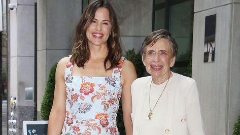 Jennifer Garner And Mom Pat Bring Their Pretend Cooking Show To ‘Today’ Recipe For Blackberry Cobbler, Blackberry Cobbler Recipe, Culture Quotes, Blackberry Recipes, Breakfast Party Foods, Out Magazine, Blackberry Cobbler, Easy Dinner Casseroles, Breakfast Party