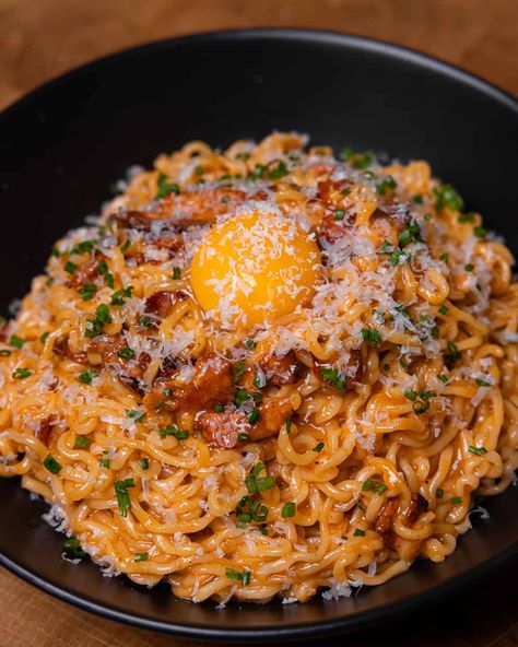 Ramen Carbonara - GENIUS EATS Ramen Carbonara Recipe, Creamy Ramen, Ramen Carbonara, Carbonara Ramen, Traditional Carbonara, Italian Carbonara, Ramen Recipes Easy, Easy Ramen, Plats Healthy