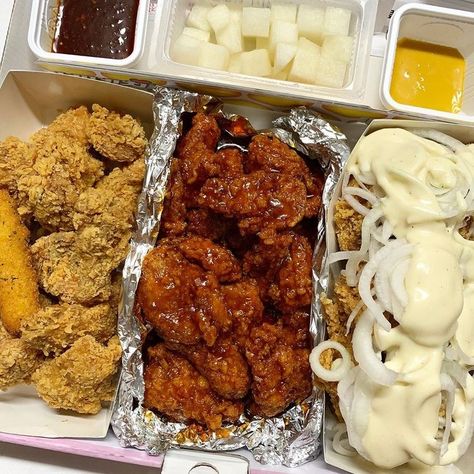 Korean Chicken, Food Babe, Delicacy Food, Yummy Comfort Food, Food O, Food Drinks Dessert, Fair Food Recipes, Food Obsession, Cafe Food