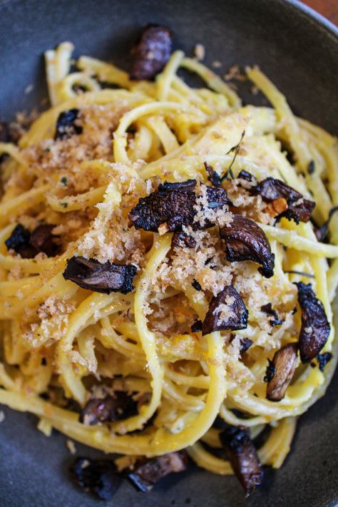 Vegan Chicken And Rice, Vegetarian Carbonara, Squash Carbonara, Delicata Squash Recipe, Vegan Chicken, Delicata Squash, Squash Recipe, Fall Flavors, Spaghetti Pasta