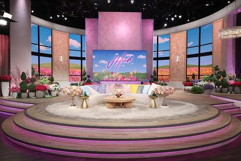 The Jennifer Hudson Show (@jenniferhudsonshow) | Instagram Talk Show Set Design, Spring Floral Decor, Tv Set Design, Sliding Wall, Greenery Arrangements, Stage Decor, Pale Wood, Pin Pals, Neon Fashion