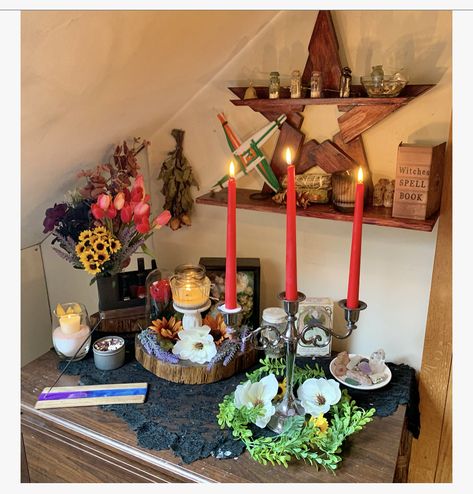 Imbolc Altar Ideas, Celtic Altar, Imbolc Brigid, Imbolc Altar, Witches Sabbath, Altar Inspiration, Irish Gaelic, Witches Altar, Witch Spell Book