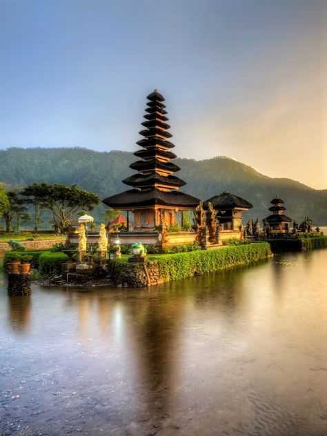 Uluwatu Temple, Bali, Indonesia - The MAN  #uluwatu #bali #indonesia Europe In The Summer, Bali Tourist, Europe Summer Travel, Bali Travel Photography, Temple Bali, Uluwatu Temple, Gili Island, Full Time Travel, Visit Europe