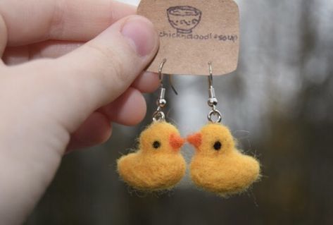 Felt Earrings Handmade, Felt Ball Crafts, Duck Earrings, Felt Earrings, Felting Needles, Felted Earrings, Diy Jewelry To Sell, Felt Bookmark, Felt Fashion