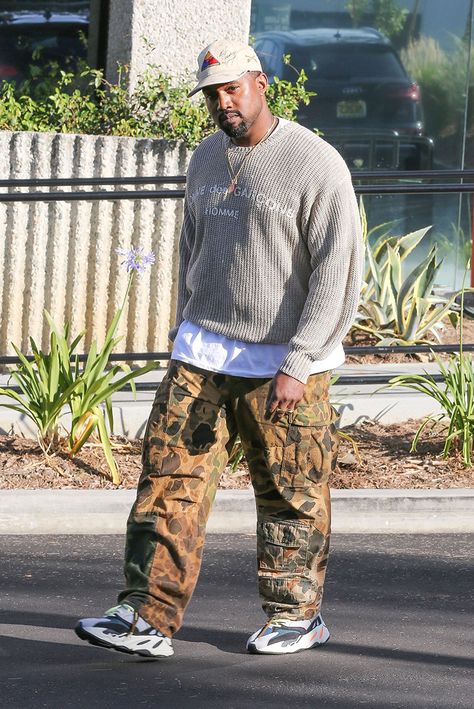 Rapper Outfits Men, Style Camo Cargo Pants, Streetwear Style Aesthetic, Kanye West Outfits, Kanye Fashion, Kanye West Style, Yeezy Fashion, Adrette Outfits, Yeezy Outfit