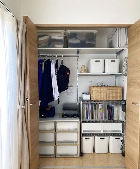 Small Apartment Closet, Small Room Makeover, Closet Small Bedroom, Bedroom Wardrobe Design, Room Organization Bedroom, Room Organisation, Small Apartment Interior, Dream Apartment Decor, Simple Room