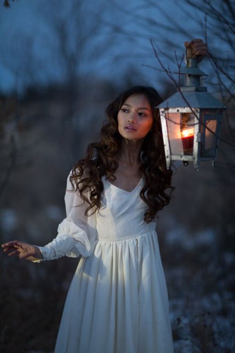 Lantern Photography, Whimsical Photoshoot, Fairytale Photoshoot, Witch Photos, Fairy Photoshoot, Halloween Photography, Fairytale Photography, Photographie Portrait Inspiration, Winter Photoshoot