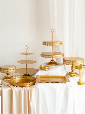 Appetizer Table Display, Gold Cupcake Stand, Gold Dessert Table, Celebration Food, Graduation Party Desserts, Cupcake Stand Wedding, Appetizers Table, Cookie Stand, Gold Cake Stand