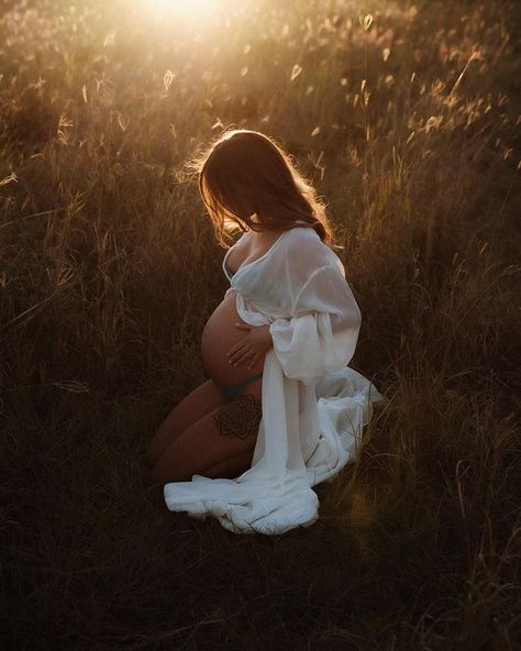 Outdoor Pregnancy Photoshoot, Bohemian Maternity Photos, Boho Maternity Shoot, Boho Maternity, Sheer Robe, Model Call, Pic Pose, Maternity Portraits, Pregnancy Shoot