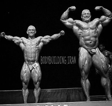 Lee Priest posing alongside Markus Rühl Markus Ruhl, Lee Priest, Muscle Magazine, Old Bodybuilder, Bodybuilding Pictures, Personal Pictures, Age Photos, Gym Guys, Workout Muscle