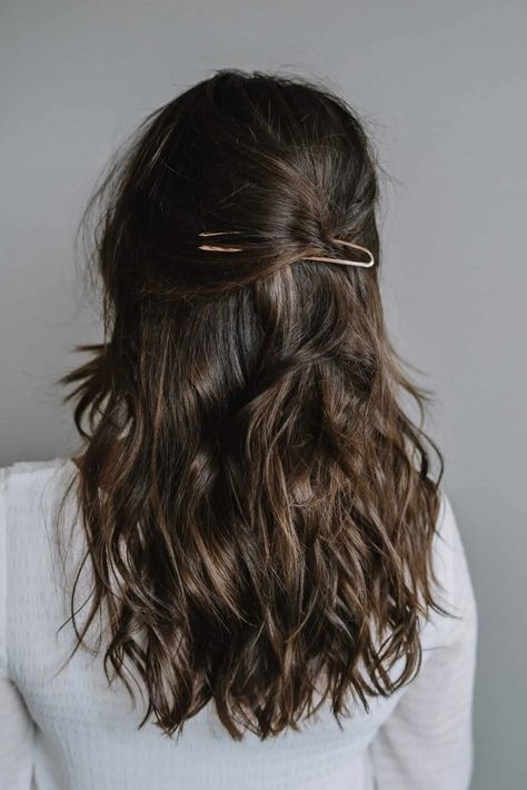 4 Ways To Use A Hair Pin | French Hair Pin - an indigo day Braid Guide, Pin Tutorial, Hairstyles Balayage, Kristin Ess, Long Length Hair, Tutorial Hair, Gold Hair Pin, French Hair, Penteado Cabelo Curto