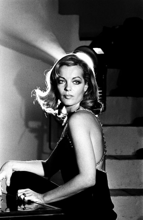 Romy Schneider: A Tribute to an Unforgettable Actress Stars D'hollywood, Hollywood Art, Vanessa Redgrave, Isabella Rossellini, Black And White Photograph, Romy Schneider, Bohol, Catherine Deneuve, Alain Delon