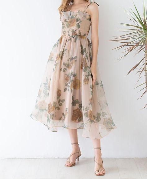 Fredericksburg Wedding, Organza Outfit, Bridesmaids Styles, Flower Print Clothes, Floral Organza Dress, Organza Dresses, Frocks And Gowns, Printed Organza, Lehenga Designs Simple