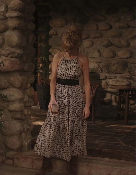 Beth Dutton Dress And Boots, Beth From Yellowstone Outfits, Dress Like Beth Dutton, Yellowstone Beth Outfits, Beth Dutton Outfit Ideas, Beth Dutton Boots, Beth Dutton Style Outfits, Yellowstone Beth Dutton Wardrobe, Beth Dutton Dresses