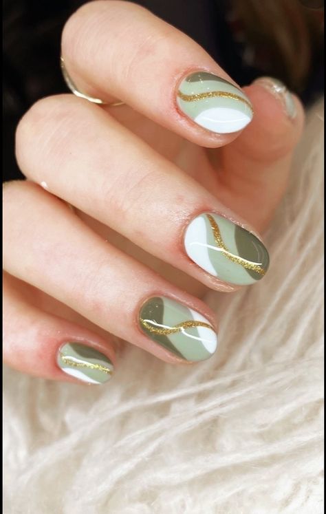 Olive Nail Art, Gold Gel Nails, Olive Nails, Nail Art Designs For Beginners, Nail 2023, Easy Nail Art Designs, Gold Nail Designs, Green Nail Designs, Gelish Nails