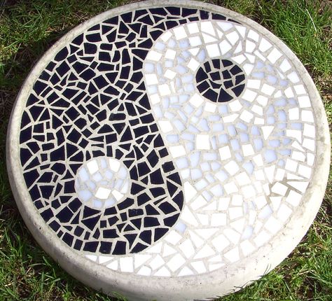 14" mosaic Yin Yang  stepping stone Moon Mosaic Ideas, Ying Yang Mosaic, Mosaic Moon, Circular Mosaic Designs, Yin Yang Mosaic, Spiritual Mosaic Art, Mosaic Furniture, Sea Glass Mosaic, Yin Yang Art