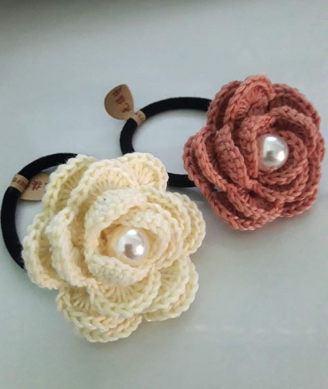 Yarn Hair Accessories, Diy Hair Accessories Beads, Free Crochet Sweater, Crochet Gift Ideas, Crochet Diy Tutorial, Crochet Placemat Patterns, Crochet Hair Clips, Crochet Patterns Free, Delicate Crochet