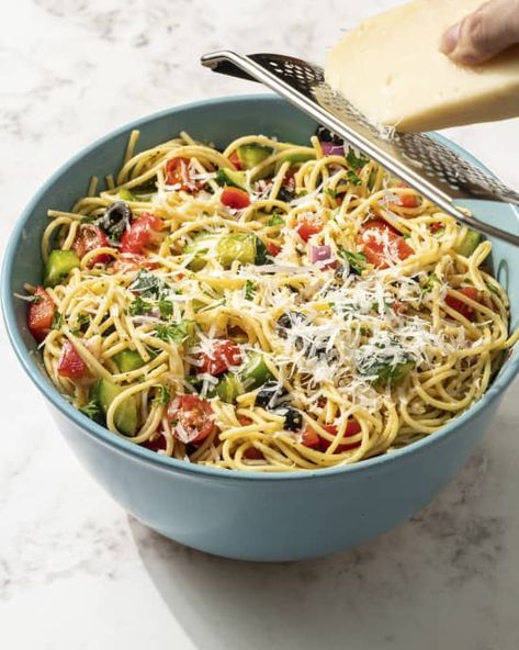 Spaghetti Salad Recipe (Easy & Cold, With Fresh Veggies) | Kitchn Popular Pasta Recipes, Spaghetti Salad, Make Ahead Salads, Salsa Fresca, Vinaigrette Salad, Salad Easy, Easy Cold, Lunch Salads, Easy Salad Recipes