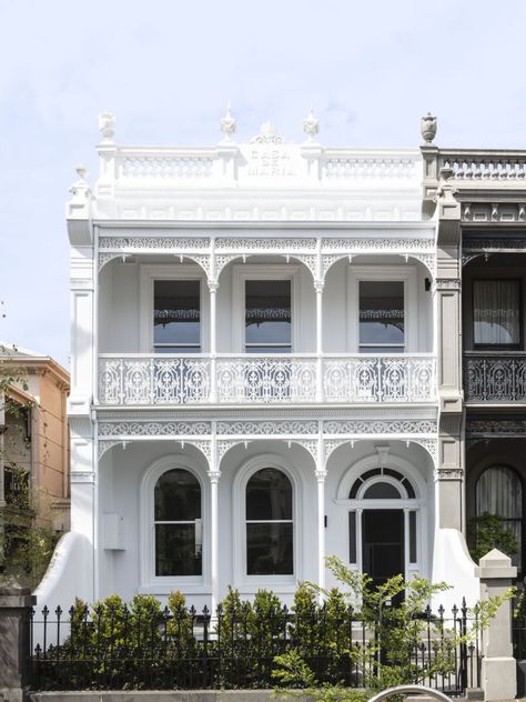 East Melbourne Home by Carr Melbourne Architecture Residential, Melbourne House Exterior, White Terrace House Exterior, Melbourne Terrace House, Victorian Style Architecture, Heritage Homes Australian, Melbourne Townhouse, Inside Magazine, Australian Houses