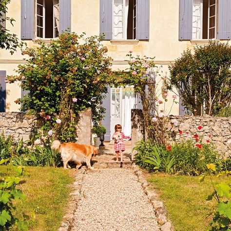 La casa de una princesa en Mallorca Ideas Para Decorar Jardines, Tuscan Style Homes, Spanish Villa, House Design Exterior, Spanish House, Spanish Colonial, Stone Houses, Shabby Chic Homes, Spanish Style