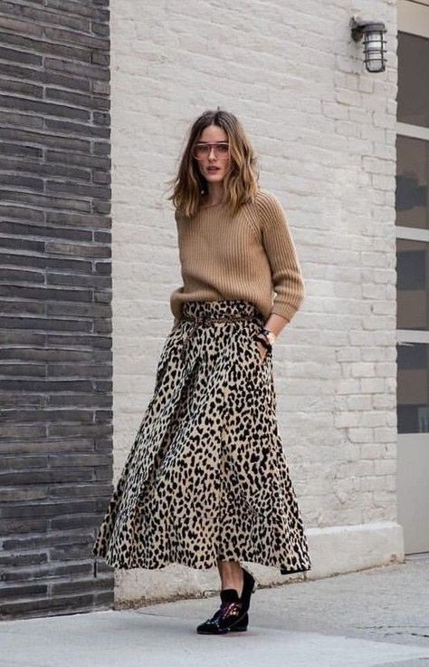 Neutrals and leopard print Rok Outfit, Estilo Olivia Palermo, Fashion Goals, Leopard Print Skirt, Animal Print Skirt, Trendy Skirts, Bohol, Runway Trends, Olivia Palermo