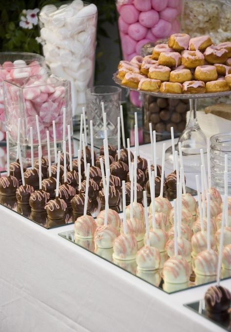 Mini Buffet Ideas, Candy Bar Ideas Birthday, Candy Bar Ideas For Wedding, Cake Pops Decoracion, Ideas Mesa Dulce, Candy Bar Ideas Sencillas, Mesa Candy Bar, Dessert Corner, Candy Bar Decoracion