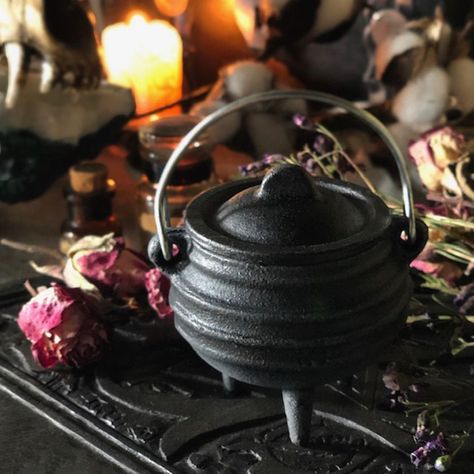 Cute Cauldron, Magick Altar, Small Cauldron, Magic Cabinet, Witchy Aesthetics, Mini Cast Iron, Iron Cauldron, Ceramic Creations, Witch Cauldron