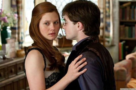 Ginny and Harry Harry Potter Fan Theories, Best Movie Couples, Harry Potter Ginny Weasley, Harry Potter Ginny, Citate Harry Potter, Harry Potter New, Harry And Ginny, Images Harry Potter, Bonnie Wright