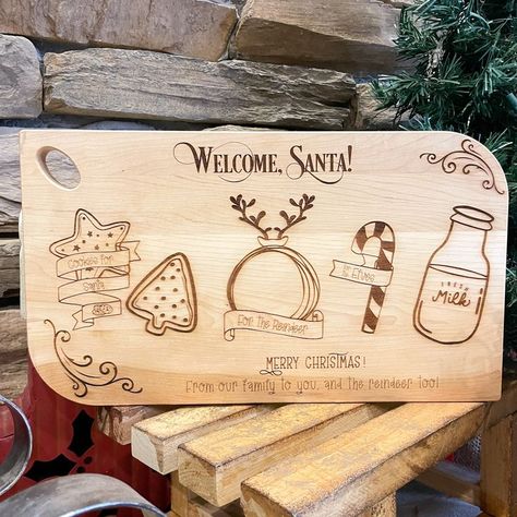 Create a festive atmosphere with beautifully decorated Christmas trays for Santa, perfect for snacks on Christmas Eve and holiday gatherings! Glowforge Christmas Projects, Christmas Eve Snacks, Christmas Tray Ideas, Hometown Christmas, Santa Board, Etsy Store Ideas, Laser Christmas, Santa Tray, Wood Laser Ideas